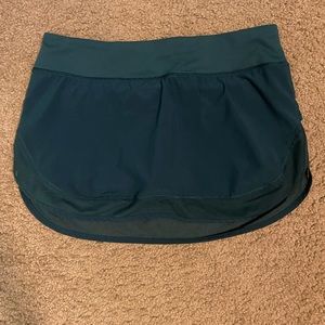 dark green lululemon size 8 skirt